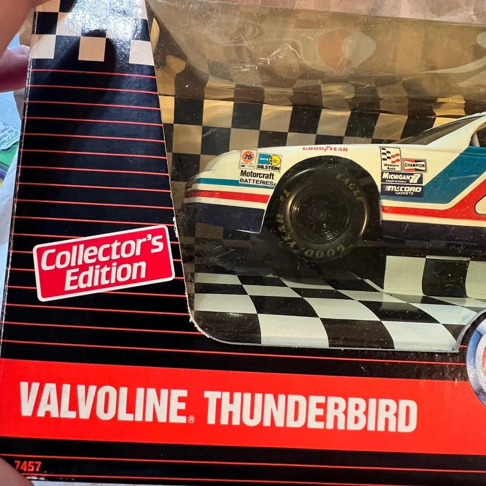 ERTL 1/18 Valvoline Ford Thunderbird Mark Martin #6 Diecast Car Blue White Red